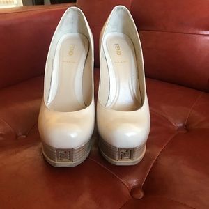 Fendi barely worn nude leather pumps